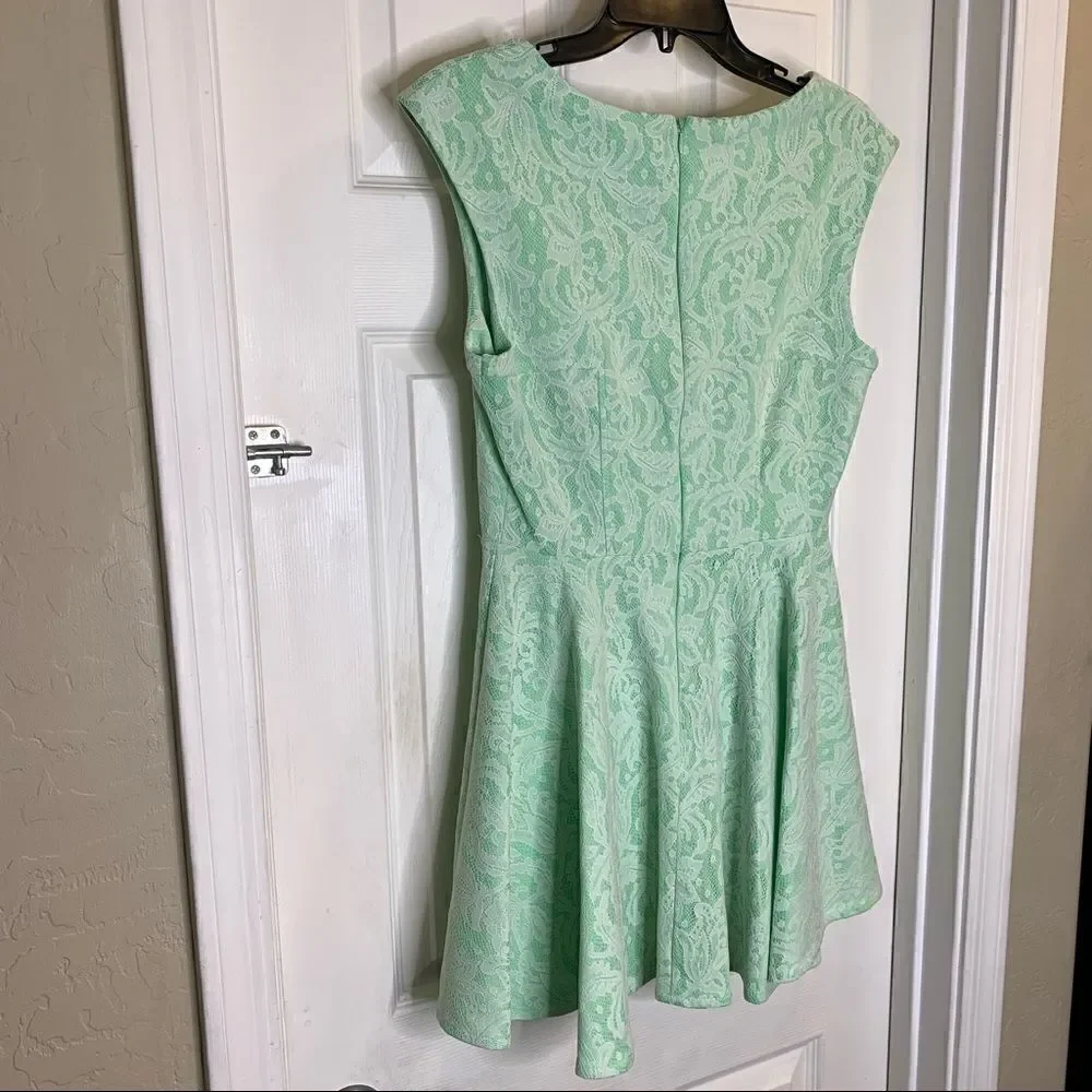 Anthropologie Romeo + Juliet Couture Mint Green Lace Skater Dress Size Medium